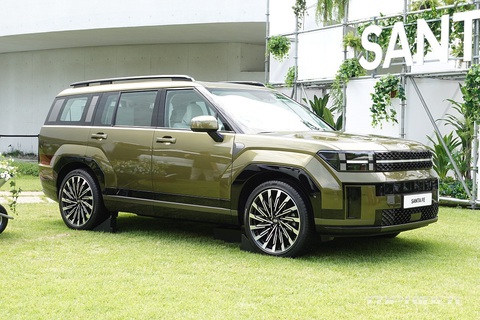 Săm soi chi tiết Hyundai Santa Fe ngoài thực tế sau ngày ra mắt hoàn chỉnh - Ảnh 2. Vóc dáng vuông vắn của xe giống Land Rover Defender hay Ford Bronco trên thị trường gần đây - Ảnh: Top Rider