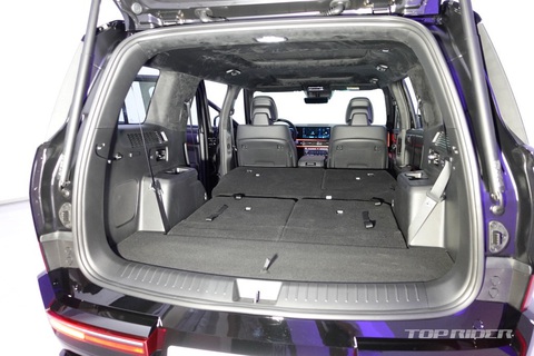 Săm soi chi tiết Hyundai Santa Fe ngoài thực tế sau ngày ra mắt hoàn chỉnh - Ảnh 24. Săm soi chi tiết Hyundai Santa Fe ngoài thực tế sau ngày ra mắt hoàn chỉnh - Ảnh 24.