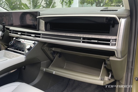 Săm soi chi tiết Hyundai Santa Fe ngoài thực tế sau ngày ra mắt hoàn chỉnh - Ảnh 15. Săm soi chi tiết Hyundai Santa Fe ngoài thực tế sau ngày ra mắt hoàn chỉnh - Ảnh 15.