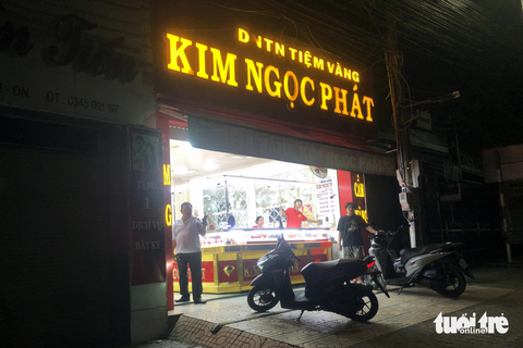 Bắt nóng nam thanh niên cướp tiệm vàng ở Đồng Nai - Ảnh 3. Tiệm vàng Kim Ngọc Phát giữa trung tâm TP Biên Hòa, Đồng Nai, nơi xảy ra vụ cướp - Ảnh: A LỘC