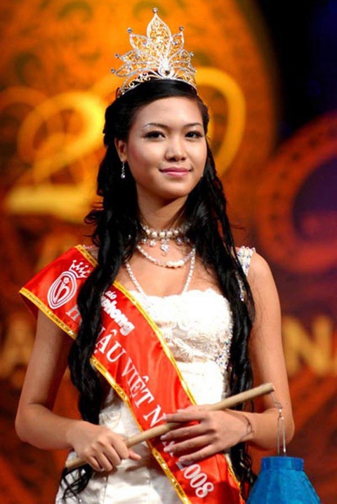 Hoa hậu ‘số nhọ’ nhất làng giải trí Việt? - Ảnh 2. Dù là đại diện nhan sắc nổi bật nhưng Thùy Dung không có cơ hội dự thi quốc tế vì loạt ồn ào đeo bám