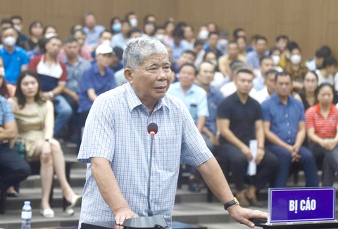 Ông Lê Thanh Thản bị đưa ra xét xử về tội lừa dối khách hàng - Ảnh: DANH TRỌNG Ông Lê Thanh Thản bị đưa ra xét xử về tội lừa dối khách hàng - Ảnh: DANH TRỌNG