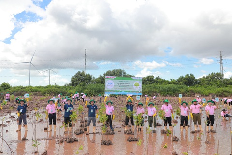 C.P. Việt Nam khởi động dự án trồng cây bảo vệ đa dạng sinh học trang trại nuôi tôm - Ảnh 2. C.P. Việt Nam khởi động dự án trồng cây bảo vệ đa dạng sinh học trang trại nuôi tôm - Ảnh 2.