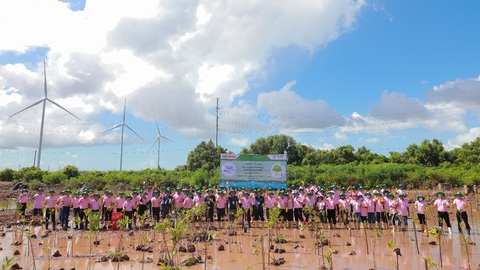 C.P. Việt Nam khởi động dự án trồng cây bảo vệ đa dạng sinh học trang trại nuôi tôm - Ảnh 4. C.P. Việt Nam khởi động dự án trồng cây bảo vệ đa dạng sinh học trang trại nuôi tôm - Ảnh 4.