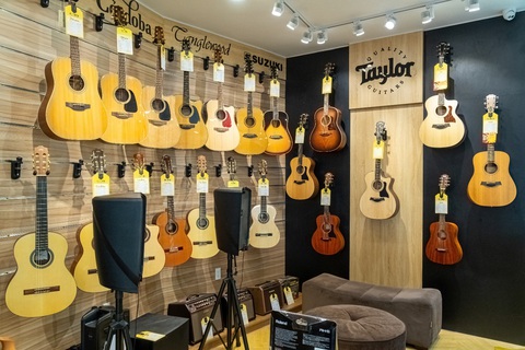 Việt Thương Music khai trương cửa hàng nhạc cụ cao cấp tại Crescent Mall quận 7 - Ảnh 3. Việt Thương Music cung cấp nhiều nhạc cụ