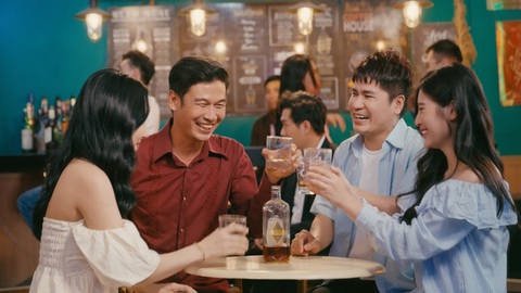 Lương Gia Huy, Tiết Cương kể chuyện đời đàn ông tuổi 40 - Ảnh 4. Lương Gia Huy, Tiết Cương kể chuyện đời đàn ông tuổi 40 - Ảnh 4.