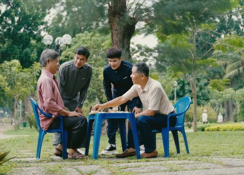 Lương Gia Huy, Tiết Cương kể chuyện đời đàn ông tuổi 40 - Ảnh 5. Cuộc sống của người đàn ông 40 có lúc náo nhiệt, lúc yên bình