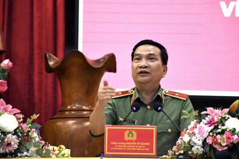Doanh nghiệp Đồng Nai than phiền về thủ tục phòng cháy chữa cháy - Ảnh 3. Thiếu tướng Nguyễn Sỹ Quang, giám đốc Công an tỉnh Đồng Nai, trả lời doanh nghiệp về tín dụng đen và phòng cháy chữa cháy - Ảnh: H.M.