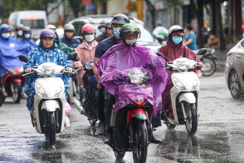 Thời tiết hôm nay 12-8: Nam Bộ ngày nắng, trời oi, Bắc Bộ mưa to - Ảnh 1. Hôm nay Nam Bộ thời tiết ngày nắng, trời oi bức, chiều tối có mưa rào - Ảnh: PHƯƠNG QUYÊN