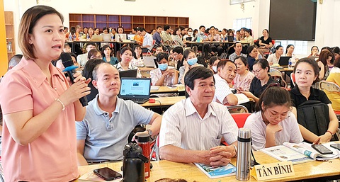 Giáo viên môn khoa học tự nhiên quận Tân Bình trao đổi về chuyên môn tại buổi “Chia sẻ cùng đồng nghiệp” ngày 9-8-2023 - Ảnh: H.HG Giáo viên môn khoa học tự nhiên quận Tân Bình trao đổi về chuyên môn tại buổi “Chia sẻ cùng đồng nghiệp” ngày 9-8-2023 - Ảnh: H.HG