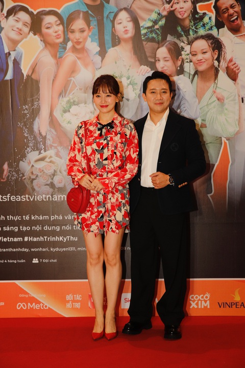 Trấn Thành ước muốn được chú ý ở khu vực châu Á - Ảnh 1. Trấn Thành - Hari Won "tình bể bình" tại sự kiện