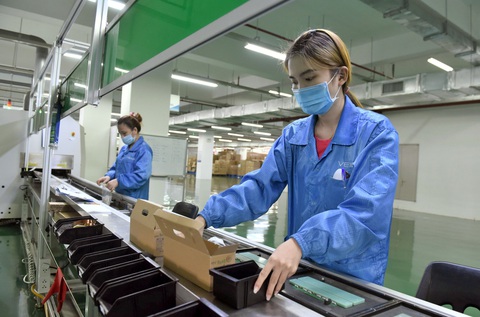 Công nhân trong Khu chế xuất Tân Thuận bây giờ có việc làm đều suốt tuần là đã rất mừng - Ảnh: DUYÊN PHAN Công nhân trong Khu chế xuất Tân Thuận bây giờ có việc làm đều suốt tuần là đã rất mừng - Ảnh: DUYÊN PHAN