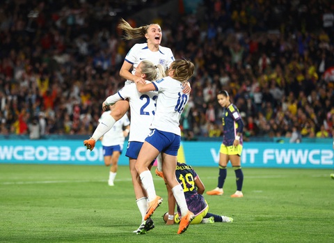 Tuyển nữ Anh giành vé cuối cùng vào bán kết World Cup nữ 2023 - Ảnh 1. Niềm vui của tuyển nữ Anh sau khi ghi bàn vào lưới Colombia ở tứ kết World Cup nữ 2023 - Ảnh: REUTERS
