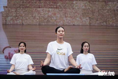 Hoa hậu Ngọc Hân tham gia sự kiện với vai trò người hướng dẫn màn đồng diễn Yoga - Ảnh: NGUYỄN HIỀN Hoa hậu Ngọc Hân tham gia sự kiện với vai trò người hướng dẫn màn đồng diễn yoga - Ảnh: NGUYỄN HIỀN