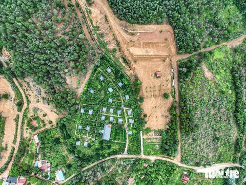 Kiểm lâm nói xảy ra nhiều vụ san gạt đất rừng, huyện Sóc Sơn lại 'chối bay' - Ảnh 1. Hình ảnh cho thấy nhiều điểm tại khu vực đồi Dõng Chum, xã Minh Phú, Sóc Sơn có dấu hiệu san gạt - Ảnh: NAM TRẦN
