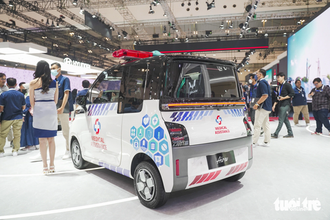 Wuling biến ô tô điện mini thành 'xe cứu thương': Ghế ngả thành giường, cốp sau thành tủ đồ y tế - Ảnh 5. Wuling Air EV phiên bản đặc biệt này chứng minh rằng không điều gì là không thể. Để làm xe cứu thương, Wuling Air EV đã có một vài sửa đổi quan trọng - Ảnh: CẤN HƯNG