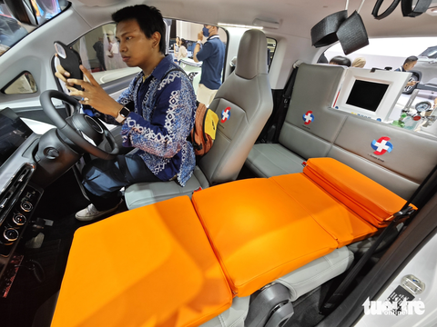 Wuling biến ô tô điện mini thành 'xe cứu thương': Ghế ngả thành giường, cốp sau thành tủ đồ y tế - Ảnh 7. Wuling biến ô tô điện mini thành 'xe cứu thương': Ghế ngả thành giường, cốp sau thành tủ đồ y tế - Ảnh 7.