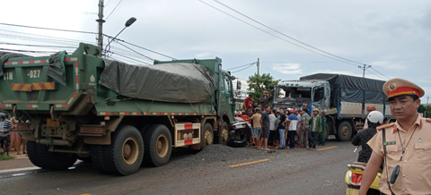 Hiện trường vụ tai nạn giao thông khiến 4 người đi trên xe con của CLB Hoàng Anh Gia Lai thương vong - Ảnh: LÊ HÒA Hiện trường vụ tai nạn giao thông khiến 4 người đi trên xe con của CLB Hoàng Anh Gia Lai thương vong - Ảnh: LÊ HÒA