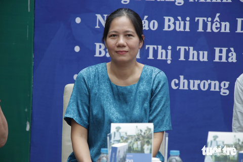 'Nếu có nền tảng đọc và kiến thức chắc sẽ không ra chuyện vợ giết chồng' - Ảnh 2. Chị Vũ Thị Thu Hà là người khởi xướng nhiều dự án cộng đồng như Bán trái cây - xây tủ sách, Đọc sách trồng cây cho trẻ em - Ảnh: THÁI THÁI