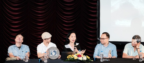 Các diễn giả trò chuyện tại tọa đàm "Điện ảnh mà là di sản á?" - Ảnh: MAI THƯƠNG Các diễn giả trò chuyện tại tọa đàm "Điện ảnh mà là di sản á?" - Ảnh: MAI THƯƠNG