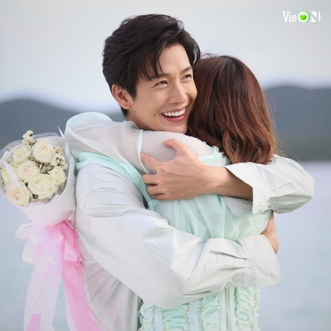 Cha dượng Chat trong Chiếc lá cuốn bay - Push Puttichai vào vai người yêu cũ của nữ chính Cha dượng Chat trong Chiếc lá cuốn bay - Push Puttichai vào vai người yêu cũ của nữ chính