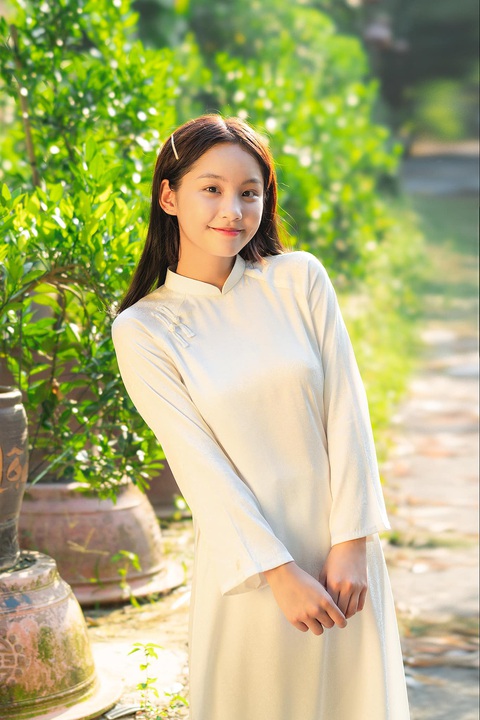 Nhan sắc 'mỹ nhân Tày' Thu Hà Ceri gây sốt ở 'Món quà của cha' - Ảnh 4. Mỹ nhân người Tày sở hữu vẻ đẹp trong veo như đóa hoa mới nở dưới nắng sớm