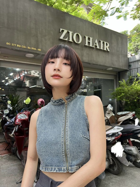 Nhan sắc 'mỹ nhân Tày' Thu Hà Ceri gây sốt ở 'Món quà của cha' - Ảnh 6. Ở đời thực, mỹ nhân người Tày chọn phong cách thời trang hiện đại, trẻ trung, năng động