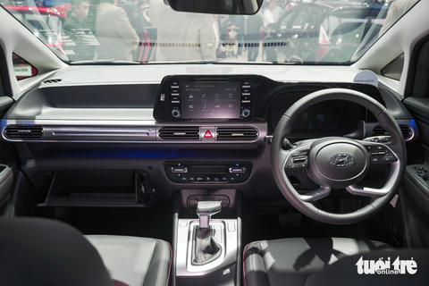 Hyundai Stargazer X chính thức chào sân - Ảnh 3. Thiết kế nội thất bản SUV hóa không khác gì nguyên mẫu MPV ngoại trừ sự xuất hiện của họa tiết lưng ghế và dàn loa Bose - Ảnh: QUANG HƯNG