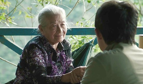 Hình ảnh phim Bên trong vỏ kén vàng - Ảnh: ĐPCC Hình ảnh phim Bên trong vỏ kén vàng - Ảnh: ĐPCC