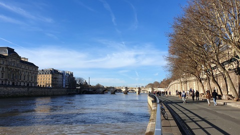 Dòng sông Seine đoạn chảy qua Paris, nơi sẽ diễn ra lễ khai mạc Thế vận hội Olympic 2024 - Ảnh: THÙY DƯƠNG Dòng sông Seine đoạn chảy qua Paris, nơi sẽ diễn ra lễ khai mạc Thế vận hội Olympic 2024 - Ảnh: THÙY DƯƠNG