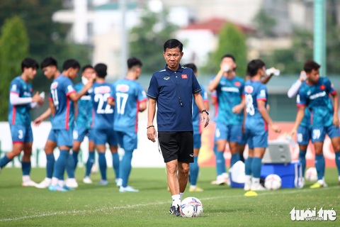 HLV Hoàng Anh Tuấn chốt danh sách U23 Việt Nam gồm nhiều cầu thủ U18, U20 - Ảnh: HOÀNG TÙNG HLV Hoàng Anh Tuấn chốt danh sách U23 Việt Nam gồm nhiều cầu thủ U18, U20 - Ảnh: HOÀNG TÙNG