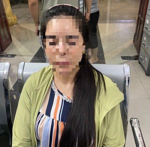 Gắn mác con đại gia, thuê người đóng giả cha mẹ làm đám cưới để lừa nhà chồng: Khởi tố ‘con dâu’ - Ảnh 1. Đỗ Thị Yến Ly vừa bị khởi tố - Ảnh: H.B.
