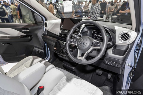 Chi tiết 'tiểu' Xpander Cross sẽ lắp ráp tại Indonesia - Ảnh 7. Bên trong nội thất của Mitsubishi eK X EV thiết kế hiện đại, với nhiều chi tiết bọc da như ghế ngồi, táp pi cửa và táp lô. Xe vẫn có bệ tì tay cho hàng ghế trước - Ảnh: PAULTAN