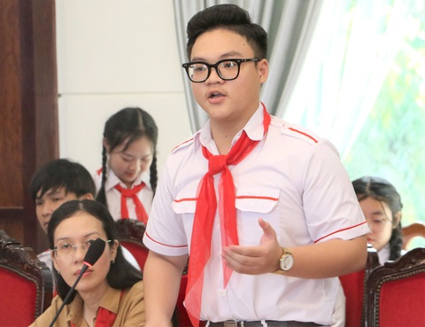 Đại biểu trẻ em chia sẻ ý kiến tại kỳ họp 12 Hội đồng Trẻ em TP.HCM - Ảnh: B.MINH Đại biểu trẻ em chia sẻ ý kiến tại kỳ họp 12 Hội đồng Trẻ em TP.HCM - Ảnh: B.MINH