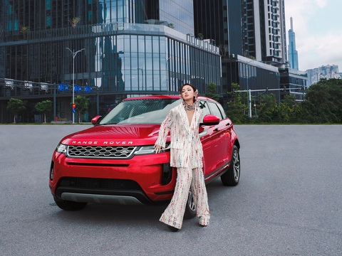Range Rover Evoque 2023 - Áp lực mới với Porsche Macan - Ảnh 2. Range Rover Evoque được đánh giá cao về thiết kế và có vẻ như hãng xe Anh quốc hướng tới tệp khách hàng trẻ tuổi, cá tính như Châu Bùi - Ảnh: Land Rover