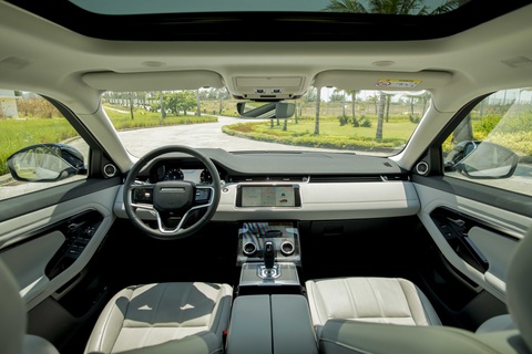 Range Rover Evoque 2023 - Áp lực mới với Porsche Macan - Ảnh 3. Nội thất xe hướng tới sự tối giản và hiện đại - Ảnh: Land Rover