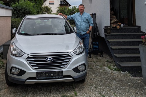 Hyundai Tucson bản 'xe xanh' ngừng hoạt động bất ngờ, chi phí sửa chữa như mua xe sang- Ảnh 1. Chi phí sửa chữa cao và tuổi thọ không chắc chắn của pin nhiên liệu gây rủi ro cao cho những người sử dụng như Till Westberg - Ảnh: AutoBild