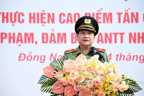Công an Đồng Nai mở đợt cao điểm tấn công trấn áp tội phạm - Ảnh 4. Thiếu tướng Nguyễn Sỹ Quang phát lệnh toàn lực lượng ra quân mở đợt cao điểm tấn công trấn áp tội phạm - Ảnh: H.M.