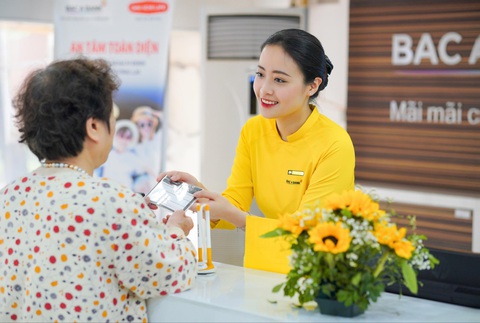 BAC A BANK giành giải về dịch vụ khách hàng ưu tiên tiêu biểu - Ảnh 2. BAC A BANK giành giải về dịch vụ khách hàng ưu tiên tiêu biểu - Ảnh 2.