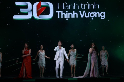Mash up Đã hơn một lần - Vũ điệu gió - Bước đi không dừng lại - Tiết mục kết hợp của 3 giọng ca giành giải cao nhất tại vòng chung kết 3 miền Mash up Đã hơn một lần - Vũ điệu gió - Bước đi không dừng lại - Tiết mục kết hợp của ba giọng ca giành giải cao nhất tại vòng chung kết ba miền