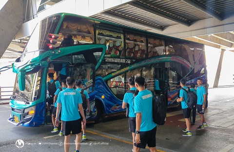Xe bus phục vụ đội tuyển trong thời gian tập huấn tại Bangkok - Ảnh: VFF Xe buýt phục vụ đội tuyển U23 Việt Nam trong thời gian tập huấn tại Bangkok - Ảnh: VFF
