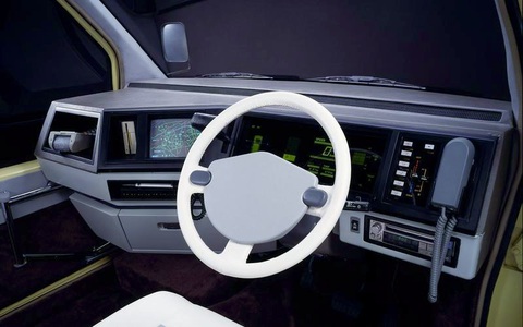 Những nội thất xe kỳ lạ nhất từng xuất hiện - Ảnh 2. Nissan ComCom (1985) - Nhiều hãng xe Nhật cân nhắc ý tưởng làm xe kiêm văn phòng di động cho giới công nhân viên chức nước này vào thập niên 1980 và Nissan là một trong số đó. Concept ComCom họ ra mắt có tất cả như điện thoại, ổ đọc đĩa mềm, GPS (dù thời đó mới là công nghệ sơ khai) và cả máy in hóa đơn - Ảnh: Autocar