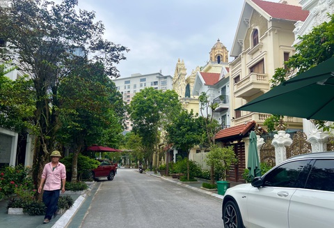 10 tiếng 'trắng đêm' truy bắt nghi phạm bắt cóc bé trai 7 tuổi ở Hà Nội - Ảnh 2. Hiện trường nơi bé trai 7 tuổi bị bắt cóc - Ảnh: DANH TRỌNG