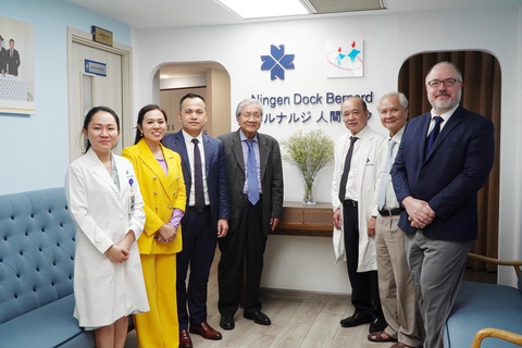 Cùng với bác sĩ Nhật Bản tầm soát ung thư tại Bernard Healthcare, Việt Nam - Ảnh 5. Tầm quan trọng và ý nghĩa của việc hợp tác song phương này được khẳng định với sự tham dự của ông Gregory Harris - đại diện Lãnh sự quán Hoa Kỳ; GS.BS Nguyễn Chấn Hùng; TS.BS Lê Trường Giang - chủ tịch Hội Y tế công cộng TP.HCM - Ảnh: Bernard Healthcare cung cấp