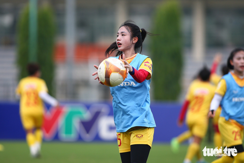 Tuyển nữ Việt Nam mới tập thể lực, chưa tập chiến thuật - Ảnh 7. Trần Thị Duyên có lần trở lại đội tuyển nữ sau thời gian dài vắng bóng - Ảnh: HOÀNG TÙNG
