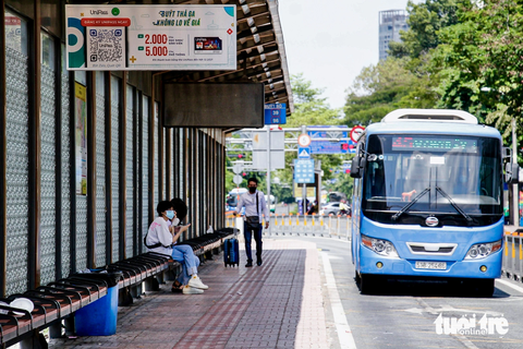 Dừng dự án hỗ trợ buýt nhanh BRT tại TP.HCM - Ảnh 1. Xe buýt CNG và buýt điện là những phương tiện được TP.HCM lựa chọn dự kiến cho tuyến buýt nhanh BRT - Ảnh: CHÂU TUẤN