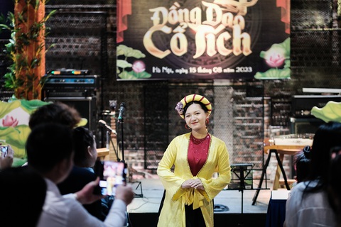 Chàng trai 18 tuổi cạo trọc đầu để đóng nhạc kịch dân tộc - Ảnh 3. Nhân vật Cám được "viết lại" câu chuyện bằng góc nhìn bao dung và gạt bỏ định kiến - Ảnh: MAI THƯƠNG