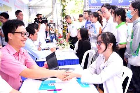 Bác sĩ trẻ Trương Ngọc Như Anh là một trong số ít những bác sĩ lựa chọn chuyên khoa tâm thần để gắn bó - Ảnh: DUYÊN PHAN Bác sĩ trẻ Trương Ngọc Như Anh là một trong số ít những bác sĩ lựa chọn chuyên khoa tâm thần để gắn bó - Ảnh: DUYÊN PHAN