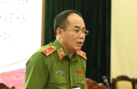 Công an Hà Nội: 'Gặp muôn vàn khó khăn' khi truy bắt kẻ bắt cóc bé trai, đòi chuộc 15 tỉ - Ảnh 1. Thiếu tướng Nguyễn Thanh Tùng - phó giám đốc Công an Hà Nội - thông tin về vụ bắt cóc bé trai xảy ra trên địa bàn - Ảnh: DANH TRỌNG