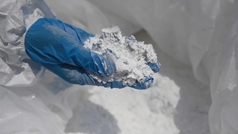 Xe điện bùng nổ đang gây thiếu... thuốc - Ảnh 1. Lithium - chất liệu không thể thiếu trong chế tạo xe điện - còn được sử dụng trong nhiều ngành công nghiệp khác - Ảnh: Drive